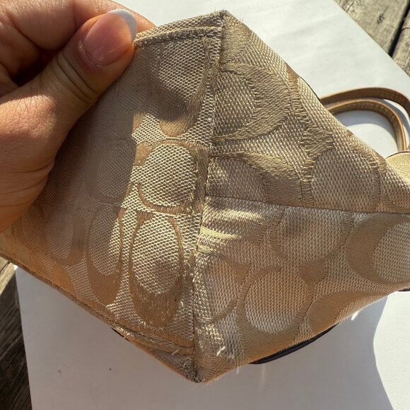 Coach Carly Patchwork Tote – Gold & Silver Metallic Circles – Y2K Style - Picture 8 of 13